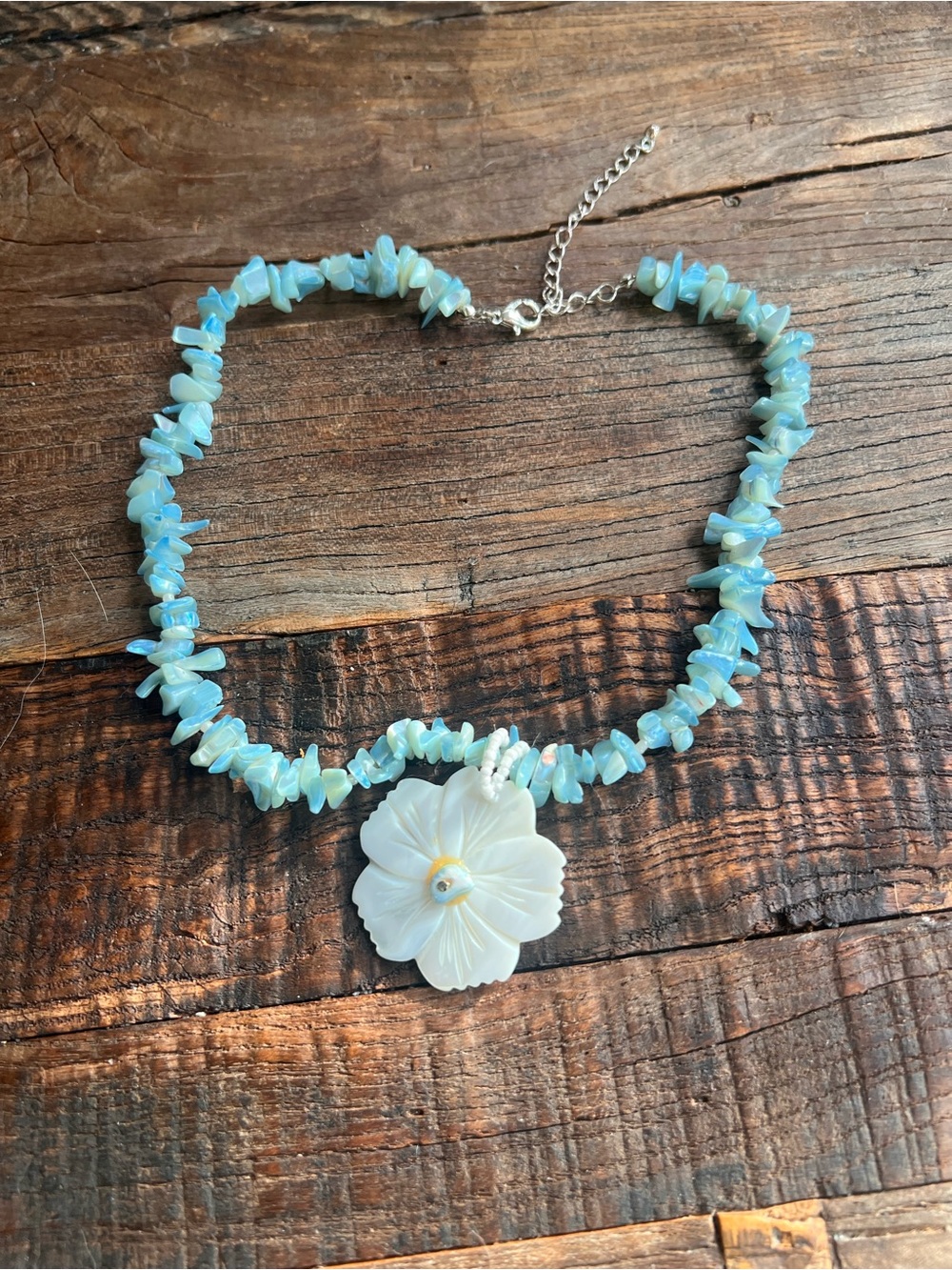 Natural Shells and Mother of Pearl Flower Shape Surf choker Necklace